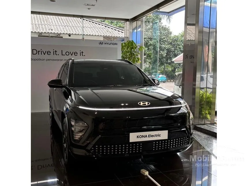 Jual Mobil Hyundai Kona 2024 Electric Long Range Signature di DKI Jakarta Automatic Wagon Hitam Rp 590.000.000