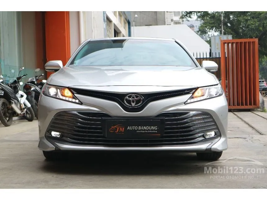 2019 Toyota Camry V Sedan