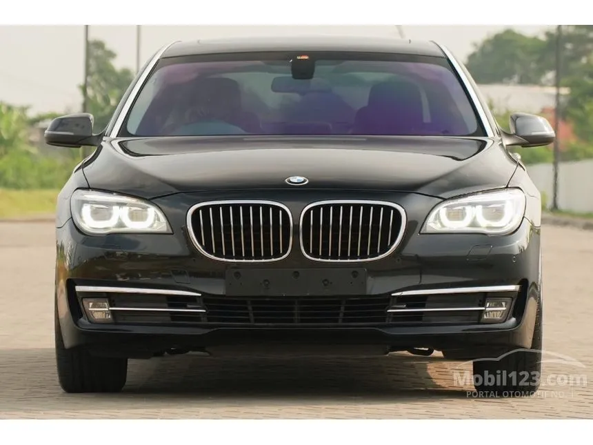 2015 BMW 730Li F02 Sedan