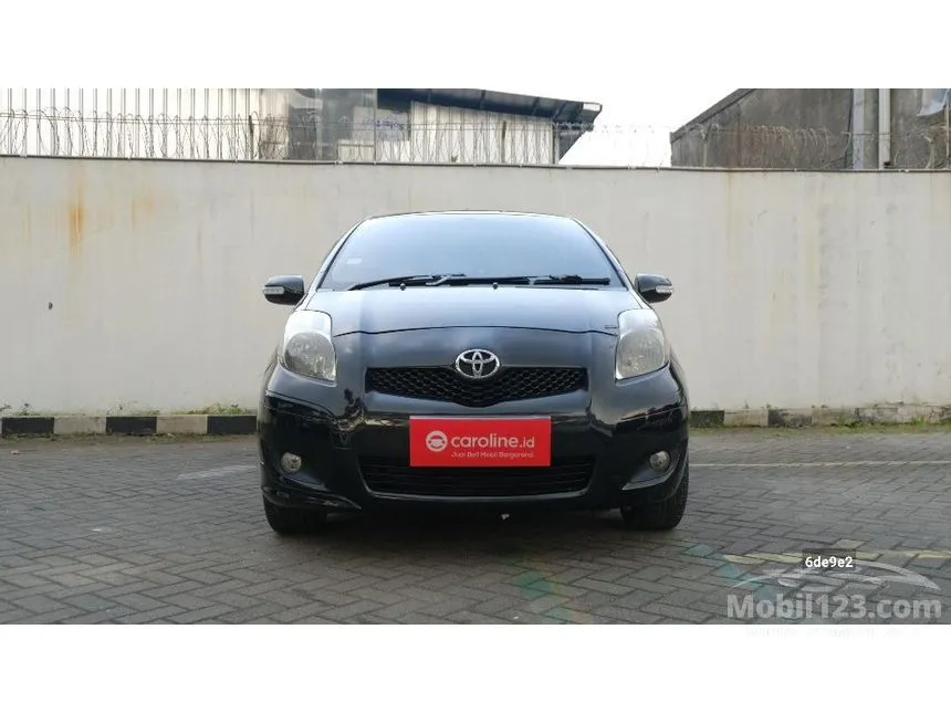 2010 Toyota Yaris E Hatchback