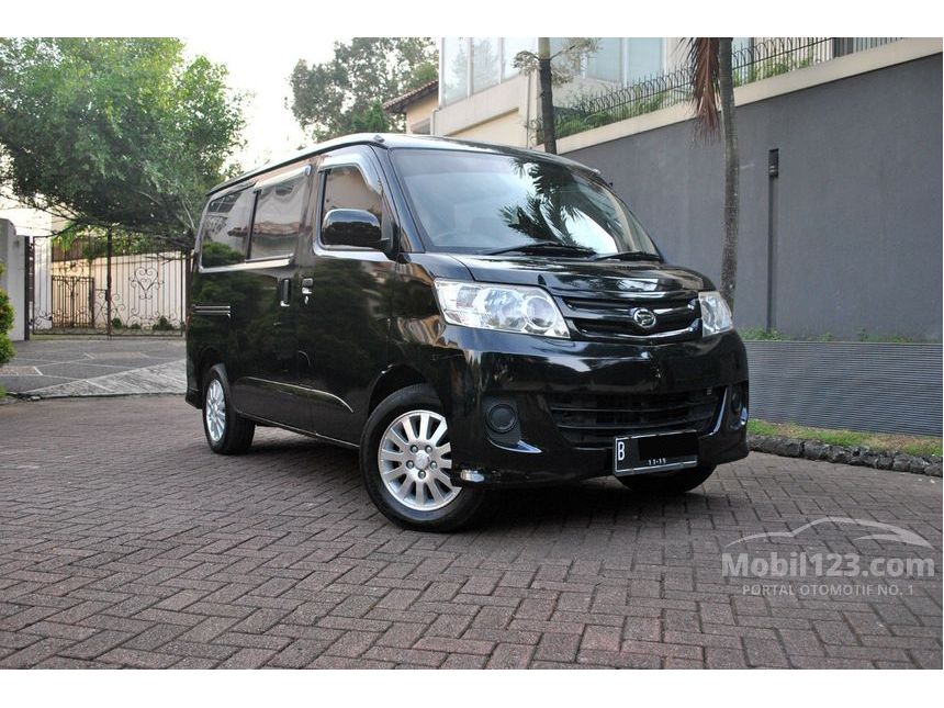 Jual Mobil Daihatsu Luxio 2009 M 1.5 di Banten Manual MPV Hitam Rp 90