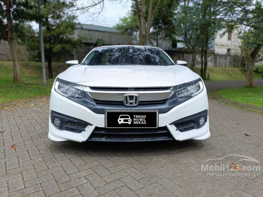 2018 Honda Civic ES Sedan