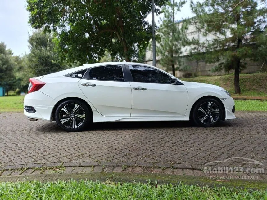 2018 Honda Civic ES Sedan