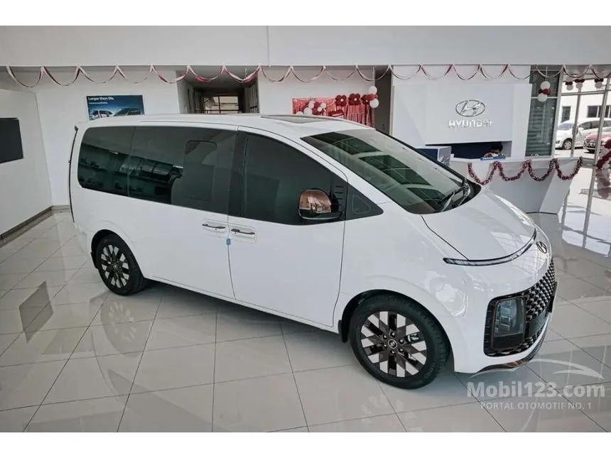 Jual Mobil Hyundai Staria 2024 Signature 7 2.2 di Jawa Barat Automatic Wagon Putih Rp 1.040.000.000