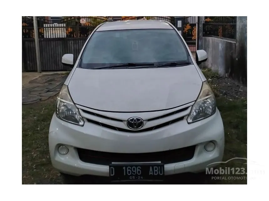 Jual Mobil Toyota Avanza 2014 E 1.3 di Jawa Barat Manual MPV Putih Rp 122.000.000