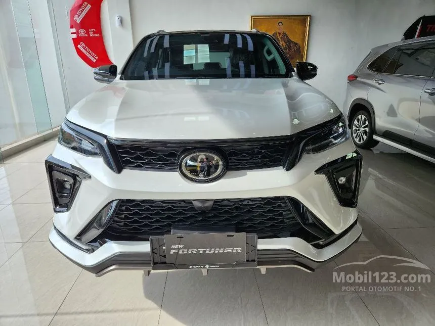 Jual Mobil Toyota Fortuner 2025 GR Sport TSS (Two Tone) (Premium Color) 2.8 di Jawa Timur Automatic SUV Putih Rp 650.000.000