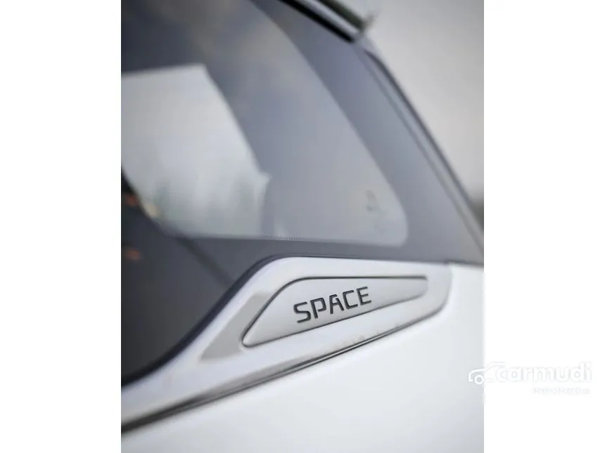 2025 BYD M6 Superior Captain 6-seater MPV