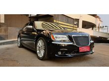 Chrysler 300c 3.6 V6 CBU AT 2013 Hitam - Low KM - Service Record - Well Maintained