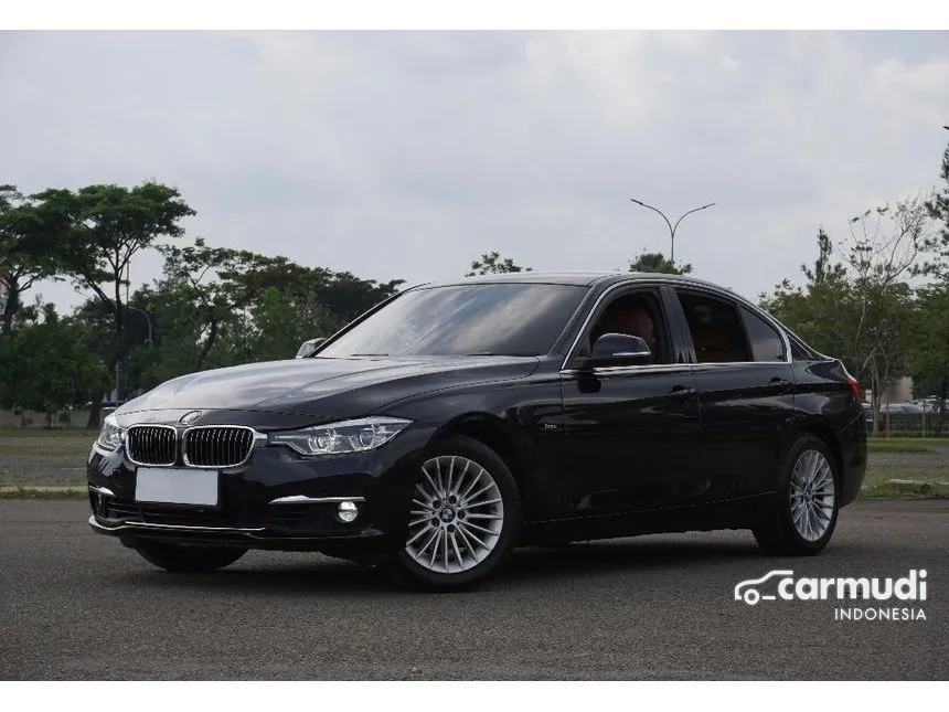 2018 BMW 320i Luxury Sedan