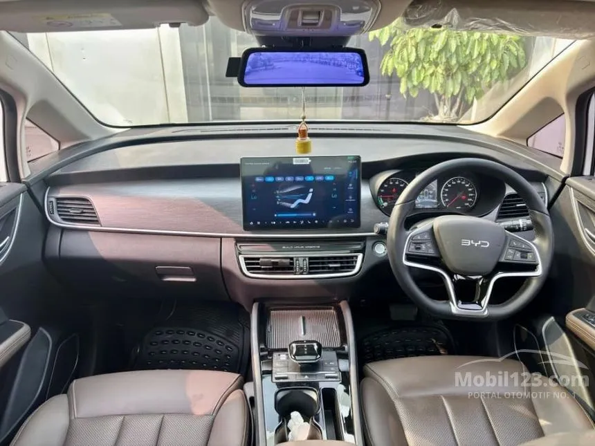 2024 BYD M6 Superior 7 Seater MPV