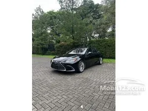 2021 Lexus ES 300h 2.5 Ultra Luxury Sedan