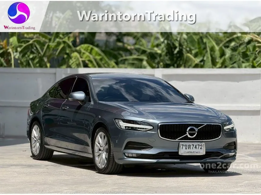 2017 Volvo S90 D4 Momentum Sedan