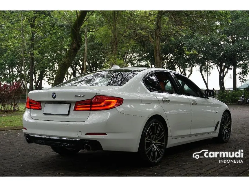 2018 BMW 520i Luxury Sedan
