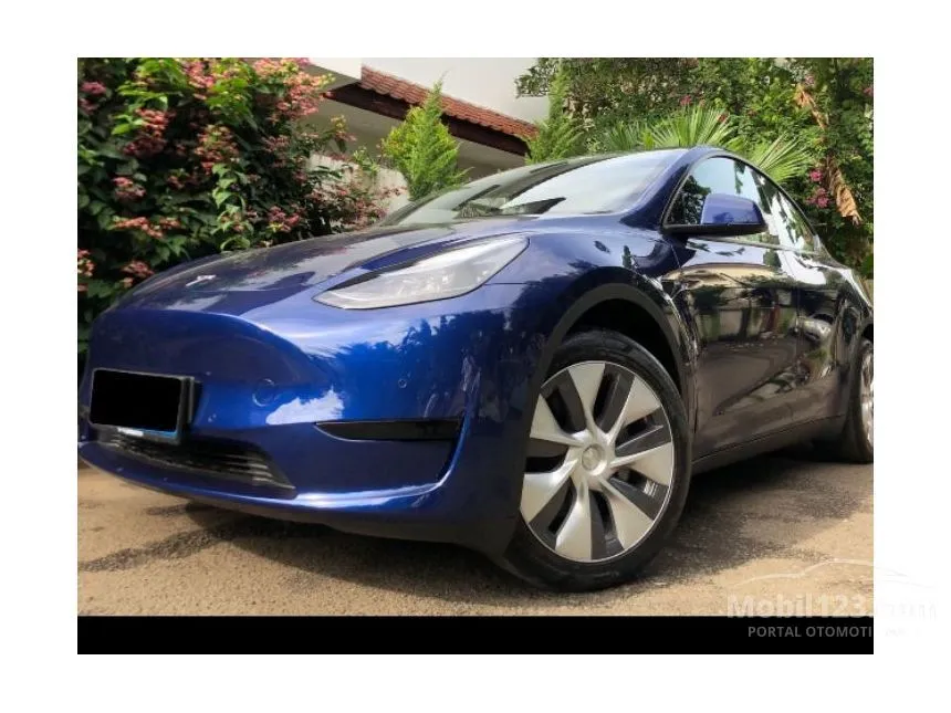 2023 Tesla Model Y Standard Range Wagon