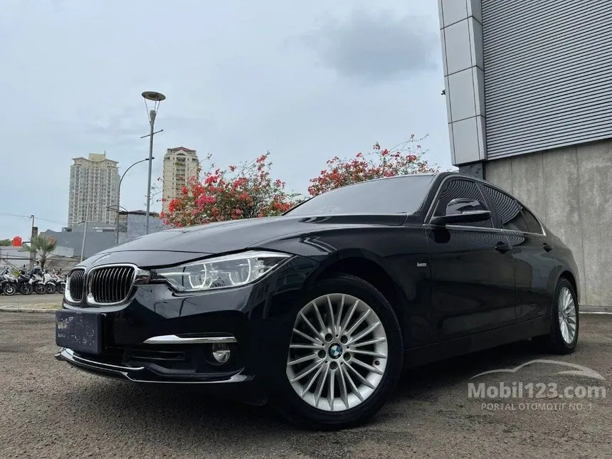 2018 BMW 320i Luxury Sedan