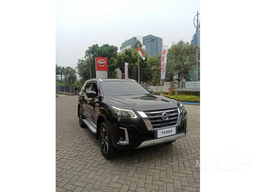 Jual Mobil Nissan Terra 2023 VL 2.5 di Banten Automatic Wagon Hitam Rp 745.900.000