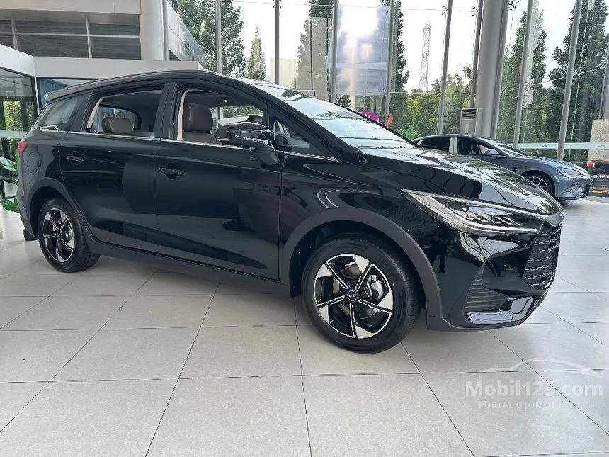 2026 BYD M6 DM-i Cross Superior Captain PHEV MPV