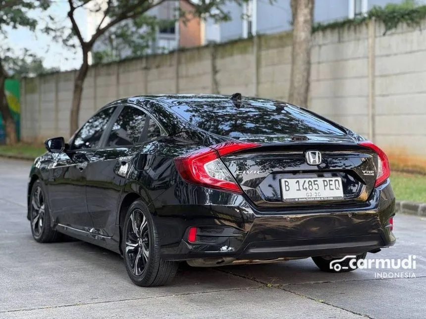 2018 Honda Civic ES Sedan