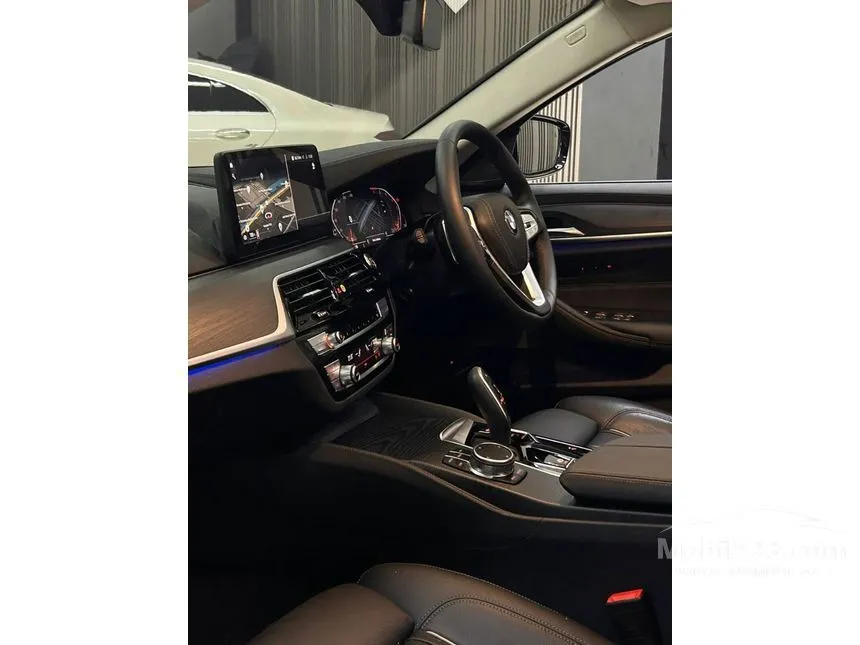 2023 BMW 530i Opulence Sedan