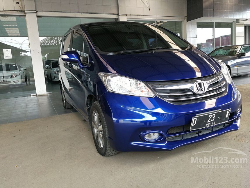 Jual Mobil Honda Freed 2013 E 1.5 di Jawa Barat Automatic MPV Biru Rp