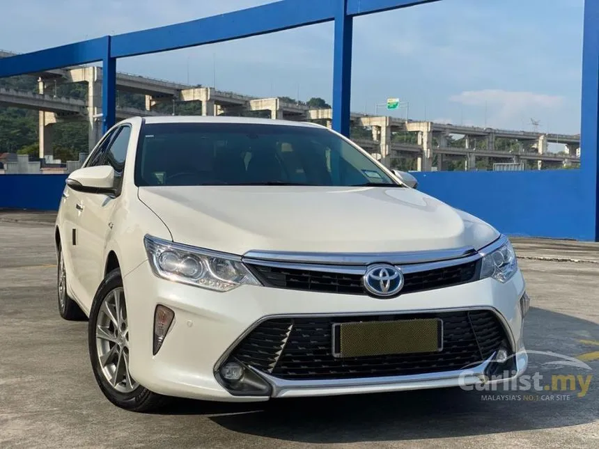 2018 Toyota Camry Hybrid Luxury Sedan