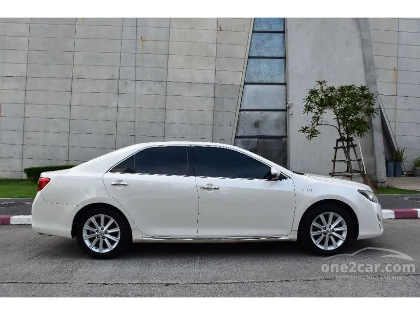 2013 Toyota CAMRY Hybrid DVD Sedan