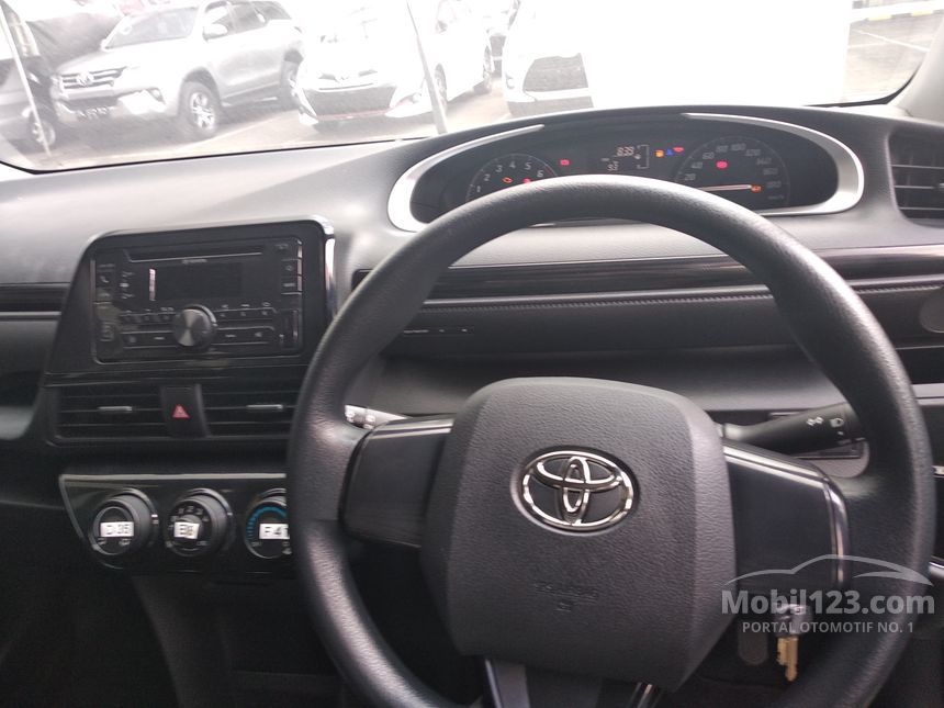 2018 Toyota Sienta E MPV