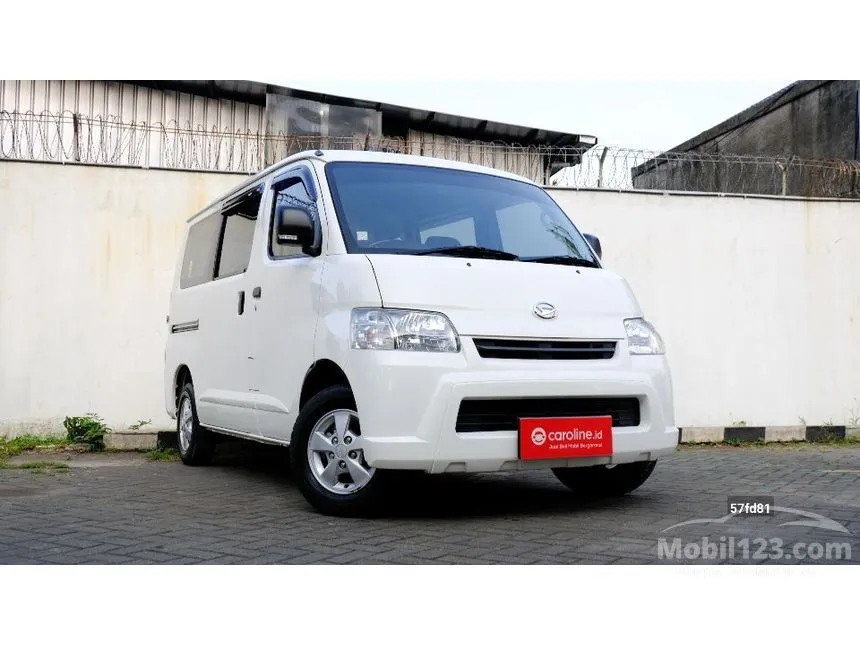 2022 Daihatsu Gran Max Mini Bus D Van