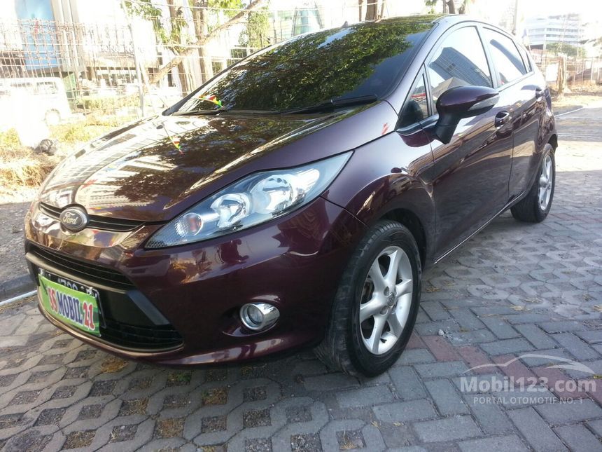 Jual Mobil Ford Fiesta 2013 Trend 1.4 di Jawa Timur Manual 