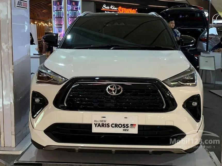 Jual Mobil Toyota Yaris Cross 2024 S GR Parts Aero Package HEV 1.5 di Jawa Barat Automatic Wagon Putih Rp 370.000.000