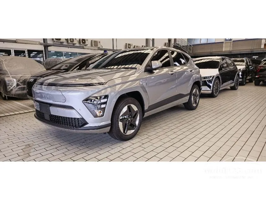 Jual Mobil Hyundai Kona 2024 Electric Prime Standard Range di Jawa Barat Automatic Wagon Silver Rp 500.000.000
