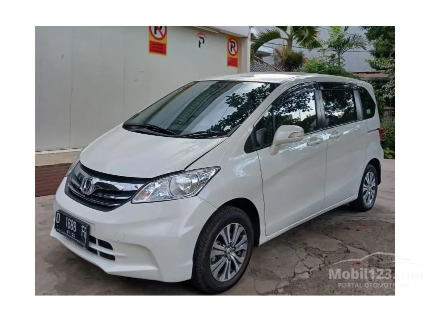 Jual Mobil Honda Freed 2013 S 1.5 di Jawa Barat Automatic MPV Putih Rp 185.000.000