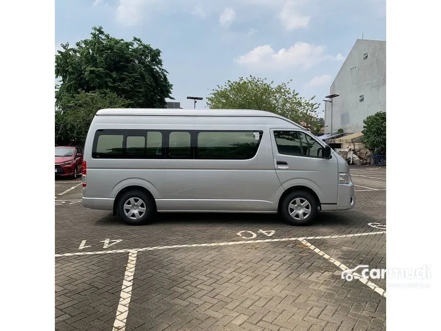 2025 Toyota Hiace Commuter Van