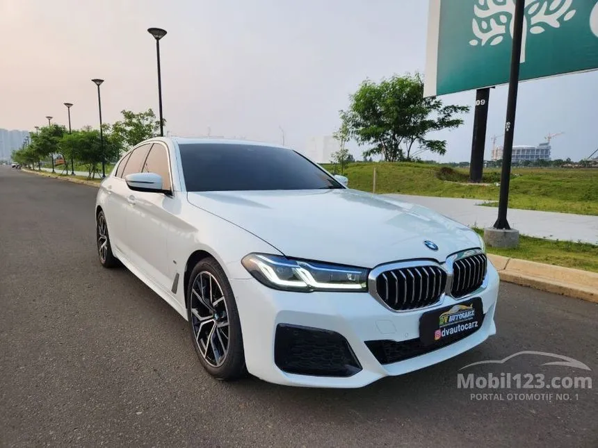Jual Mobil BMW 520i 2021 M Sport 2.0 di DKI Jakarta Automatic Sedan Putih Rp 738.000.000