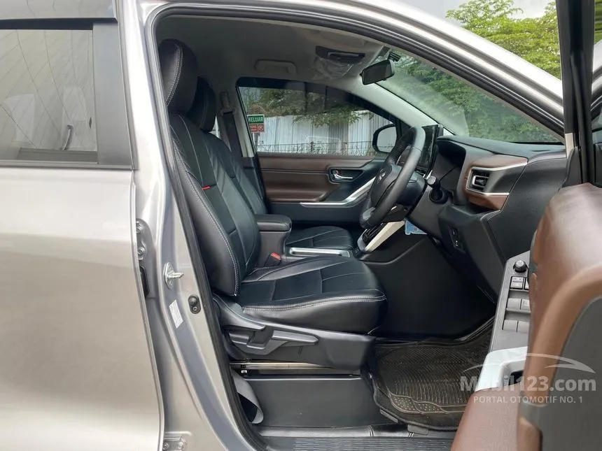 2022 Toyota Kijang Innova Zenix V (Non Premium Color) MPV
