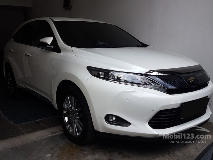 Toyota Harrier Putih 2015: Elegansi, Performa, dan Keandalan dalam Satu Paket