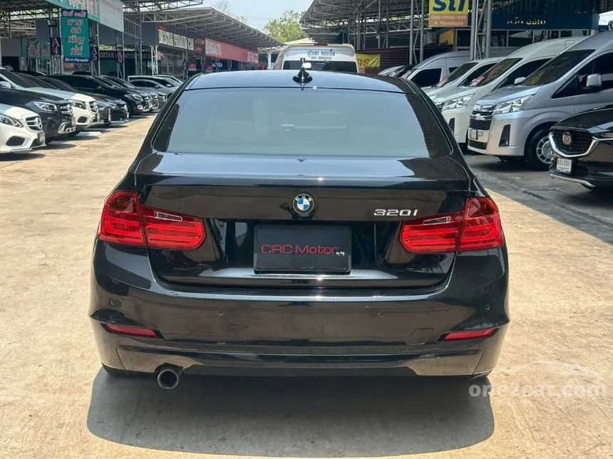 2014 BMW 320i Sedan