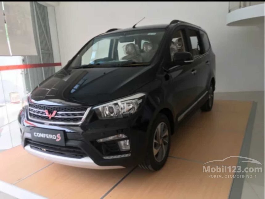 Wuling Confero Hitam