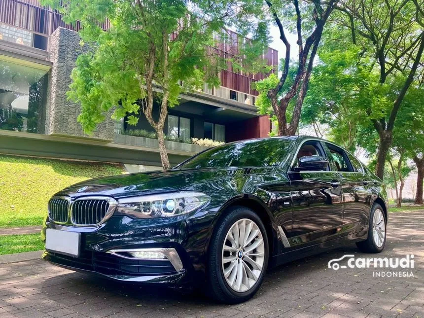 2018 BMW 530i Luxury Sedan