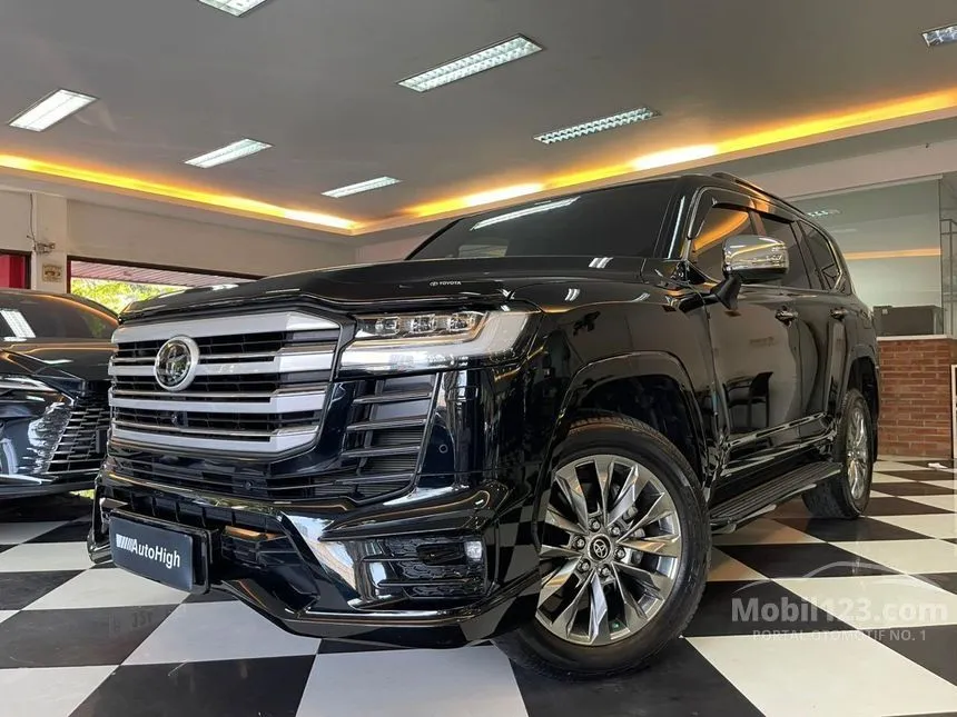 Jual Mobil Toyota Land Cruiser 2023 300 VX