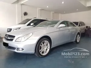 Top Condition Thn 2007 Mercedes-Benz / Mercy CLS350 3.5 Base Spec Coupe Silver on Red 