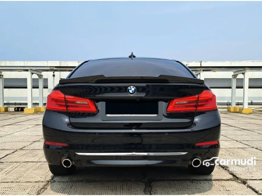 2018 BMW 520i Luxury Sedan