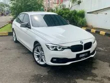 BMW 320i 2.0 Sport Sedan at 2019 putih dp murah