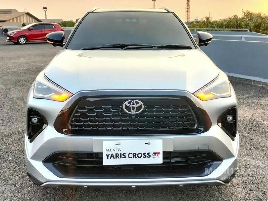 Jual Mobil Toyota Yaris Cross 2024 S HV with GR Parts Aero Pkg 1.5 di Jawa Barat Automatic SUV Silver Rp 339.000.000