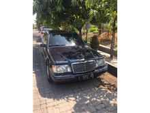 1996 Mercedes-Benz E320 3.2 W124 3.2 L6 Automatic Sedan