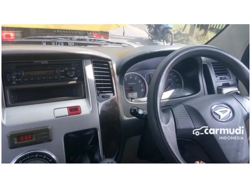 2015 Daihatsu Luxio D MPV