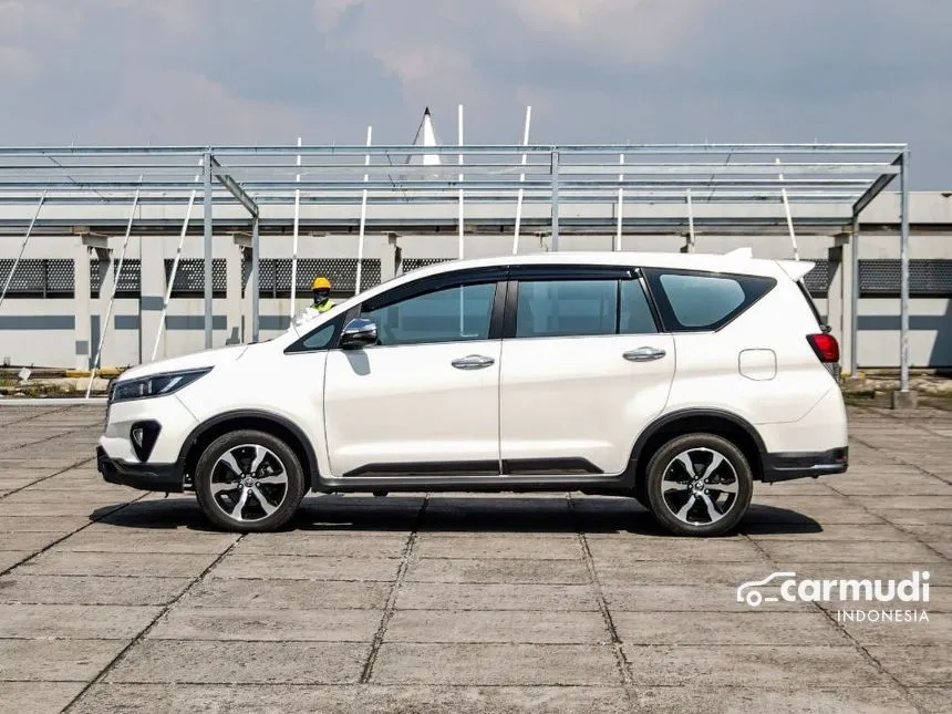 2022 Toyota Kijang Innova Venturer MPV