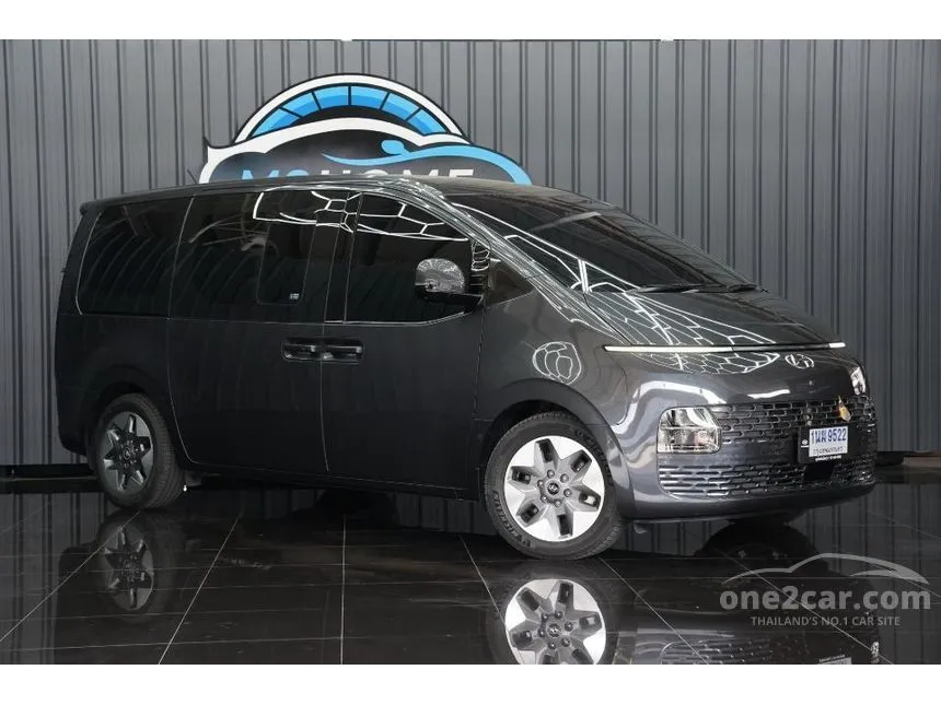 2022 Hyundai Staria SEL Van