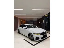 2022 BMW 330i 2.0 M Sport Sedan White on Black Odo 4 Rb (TERMURAH)