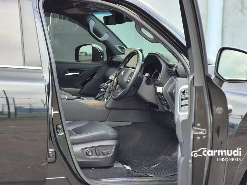 2023 Toyota Land Cruiser 300 VX-R SUV